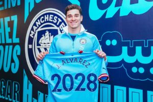 Manchester City estiró un año el contrato de Julián Álvarez