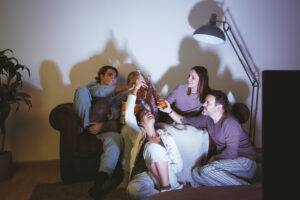 cinco-amigos-haciendo-noche-pelicula