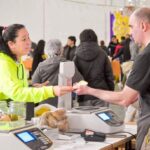 PRODUCTORES DEL FIN DEL MUNDO EN EL PASEO DEL MUELLE